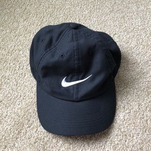 Women’s Nike black baseball cap